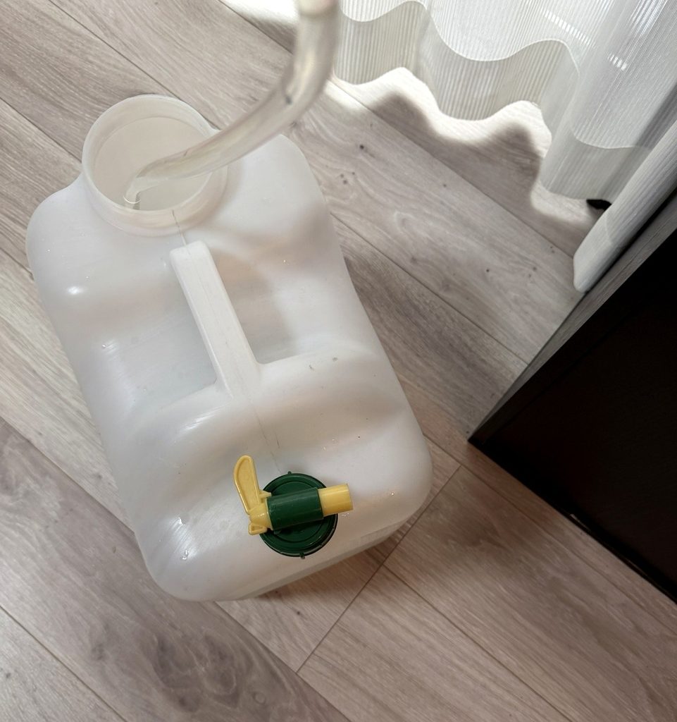 90cm水槽の水換えで使用しているポリタンク