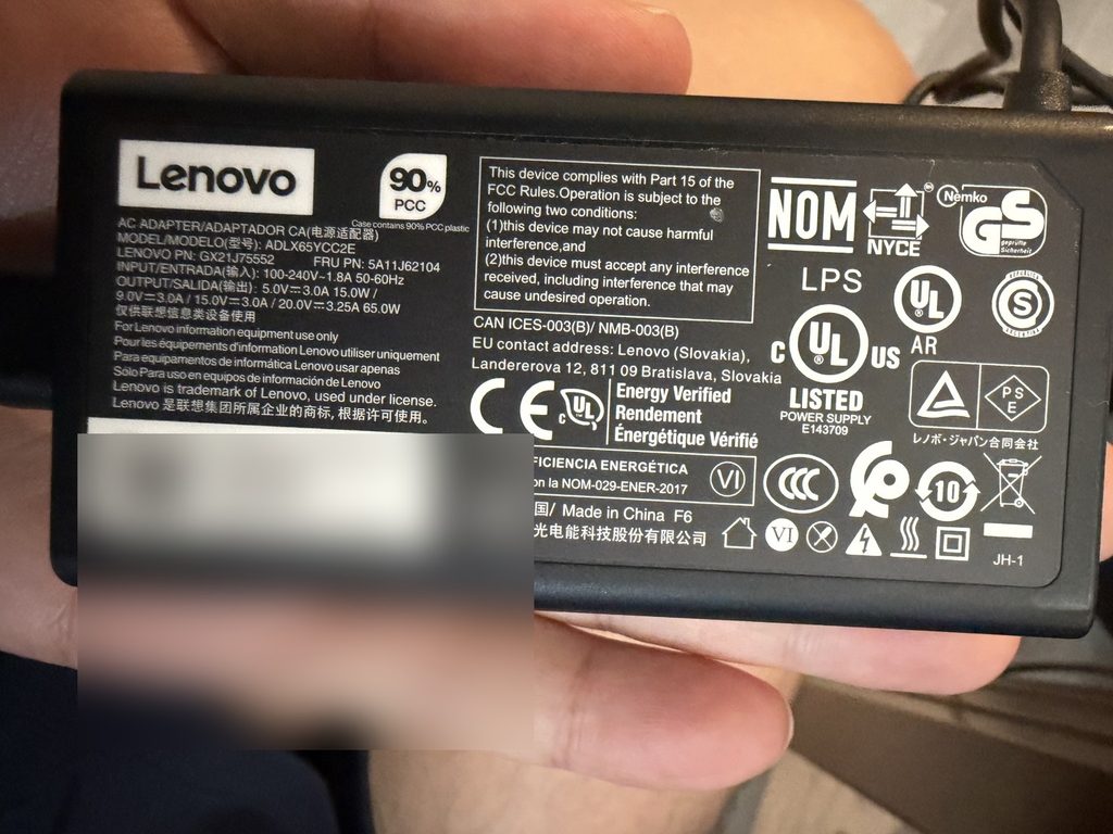 ThinkPad E14 Gen 5に付属した65W ACアダプター