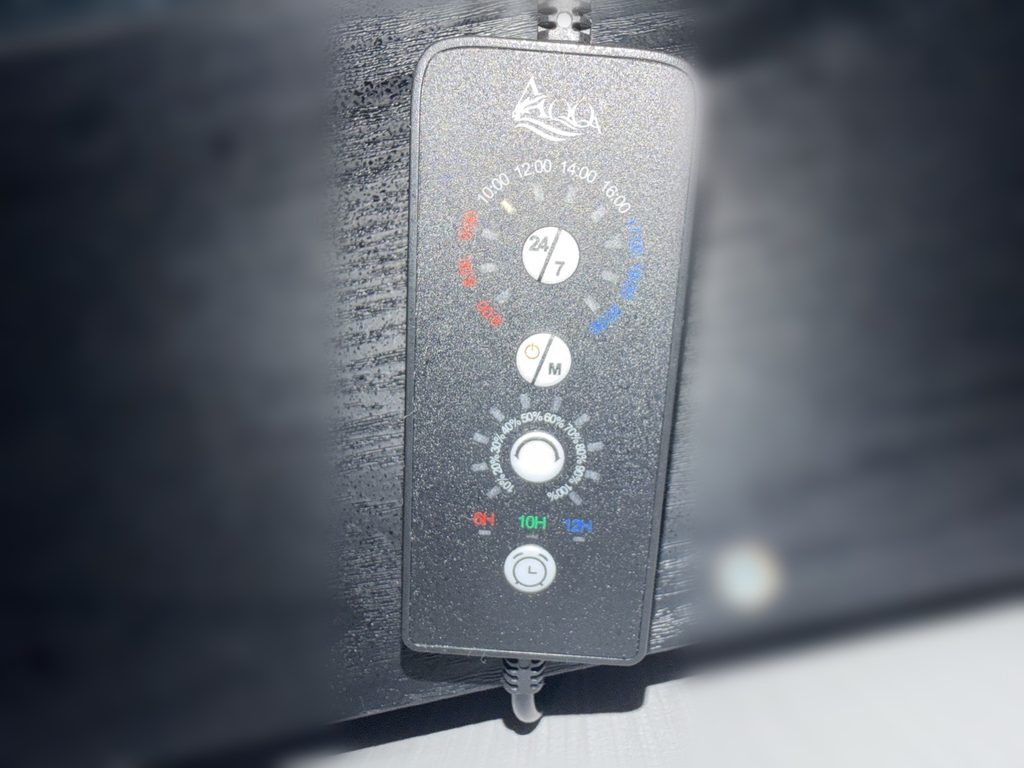 AQQA水槽ライトの24/7モードや明るさを設定するコントローラー