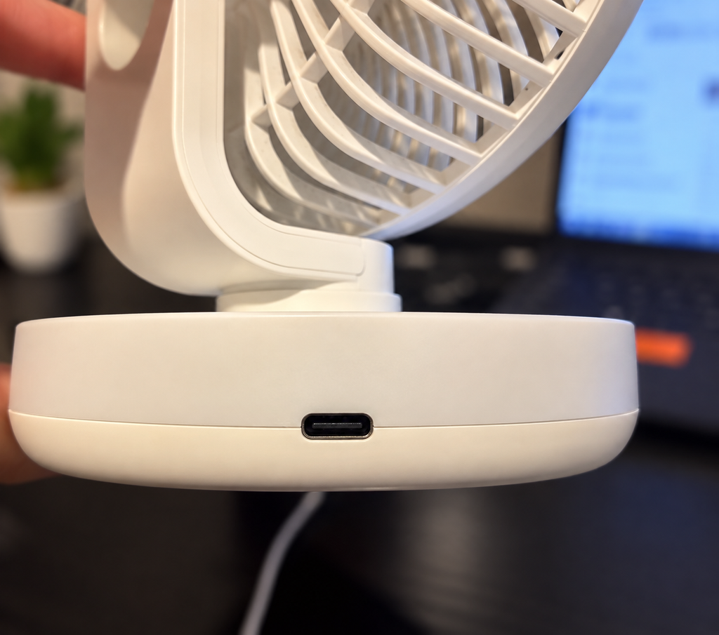 Tillmulya卓上扇風機のUSB Type-C充電端子