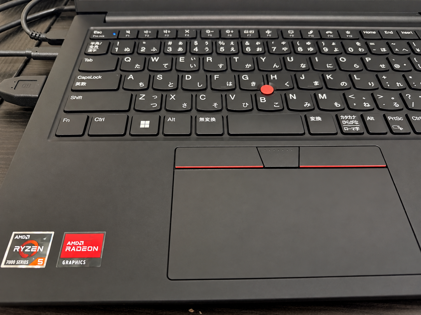 実際に使用しているキーボードとタッチパッド